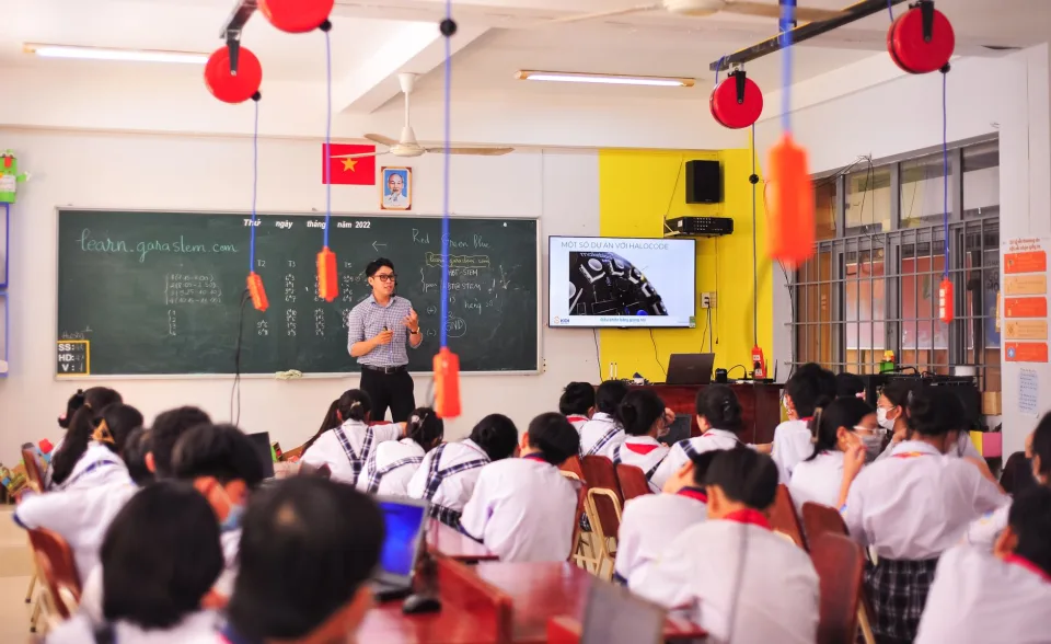 Sinh viên học tiếng Anh tại Đỗ Thị Bình